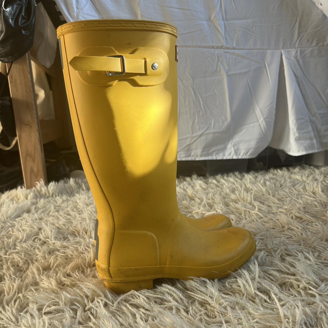 Fun yellow hunter rain boots A bit worn in but has... - Depop