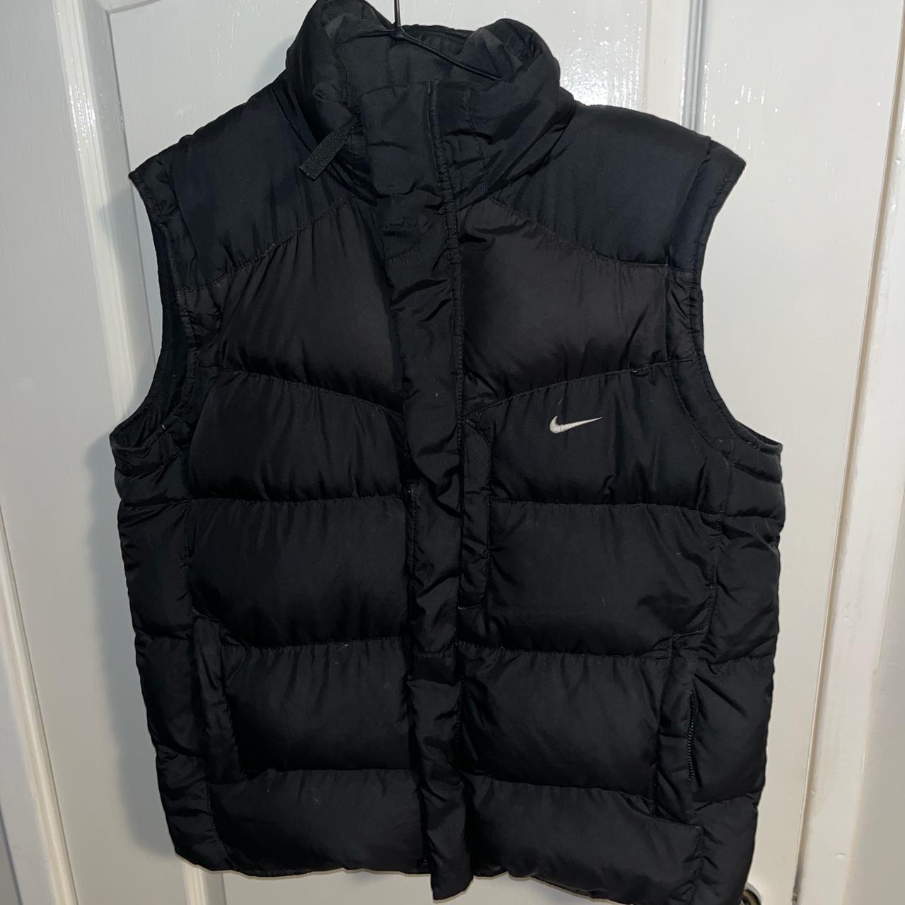 nike body warmer black