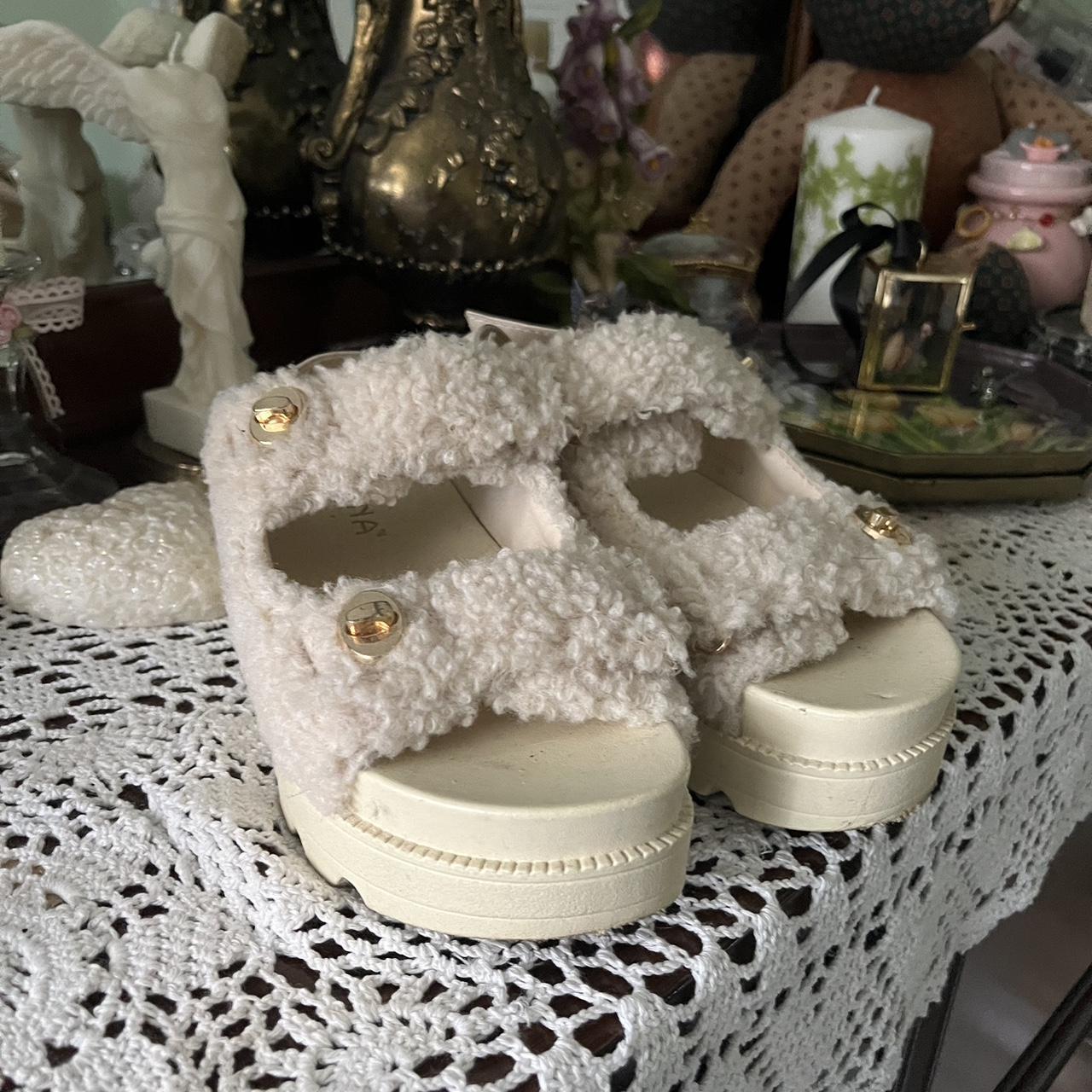 cream fuzzy chunky sandals 🪽 - Depop