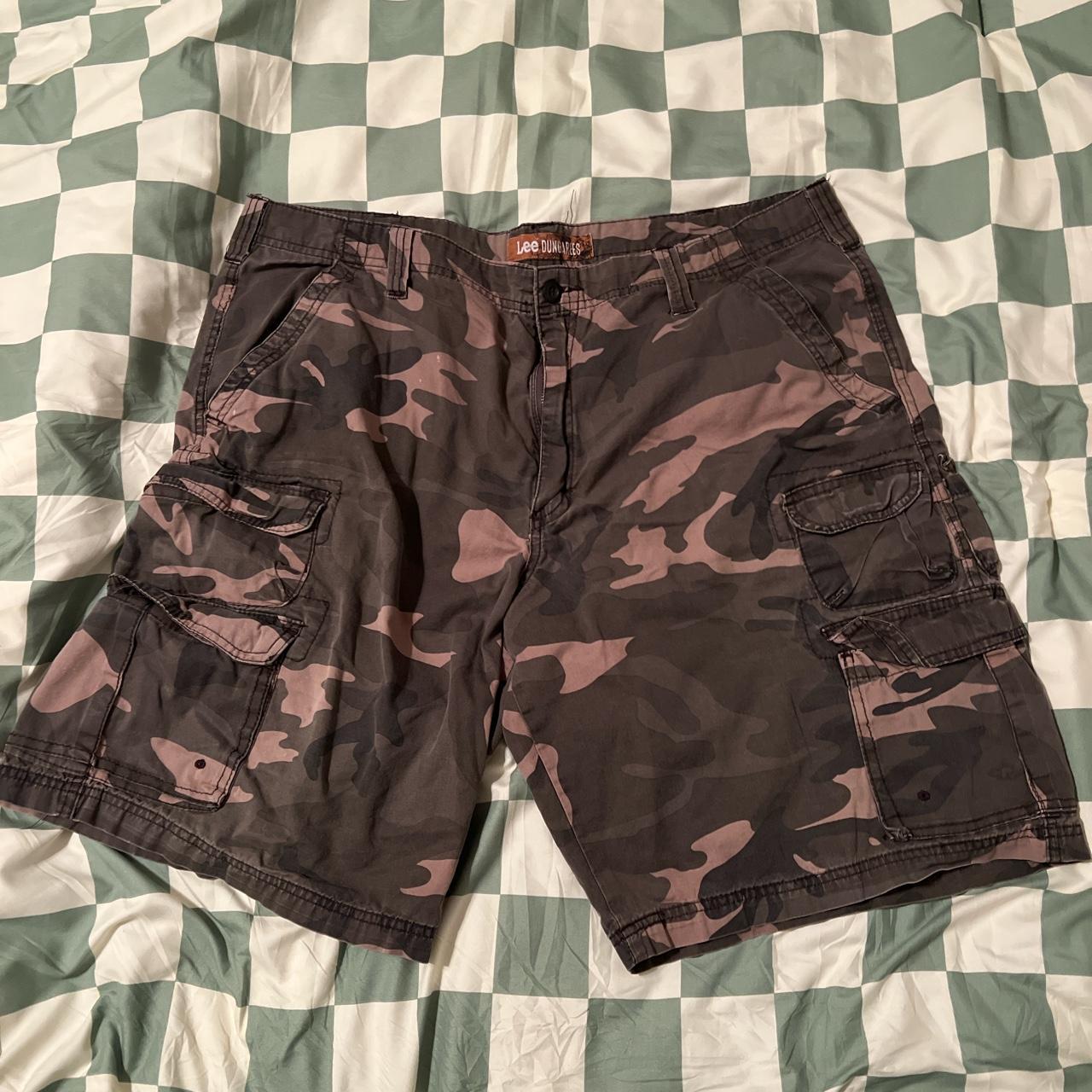 Lee camouflage 2024 cargo shorts