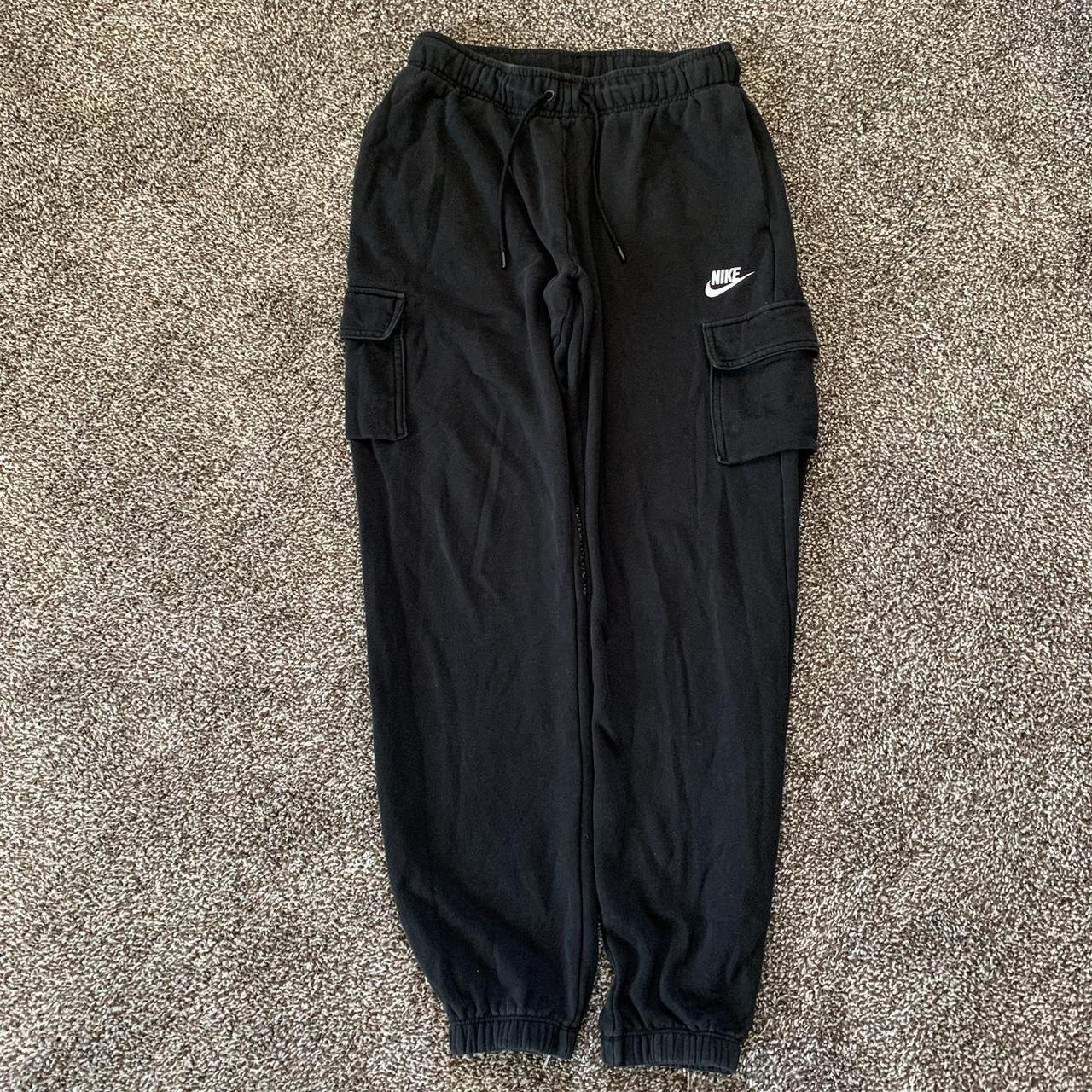 mens nike sweatpants with cargo pockets