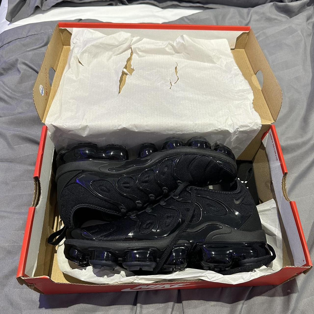 Nike air vapormax plus outlet triple black size 6