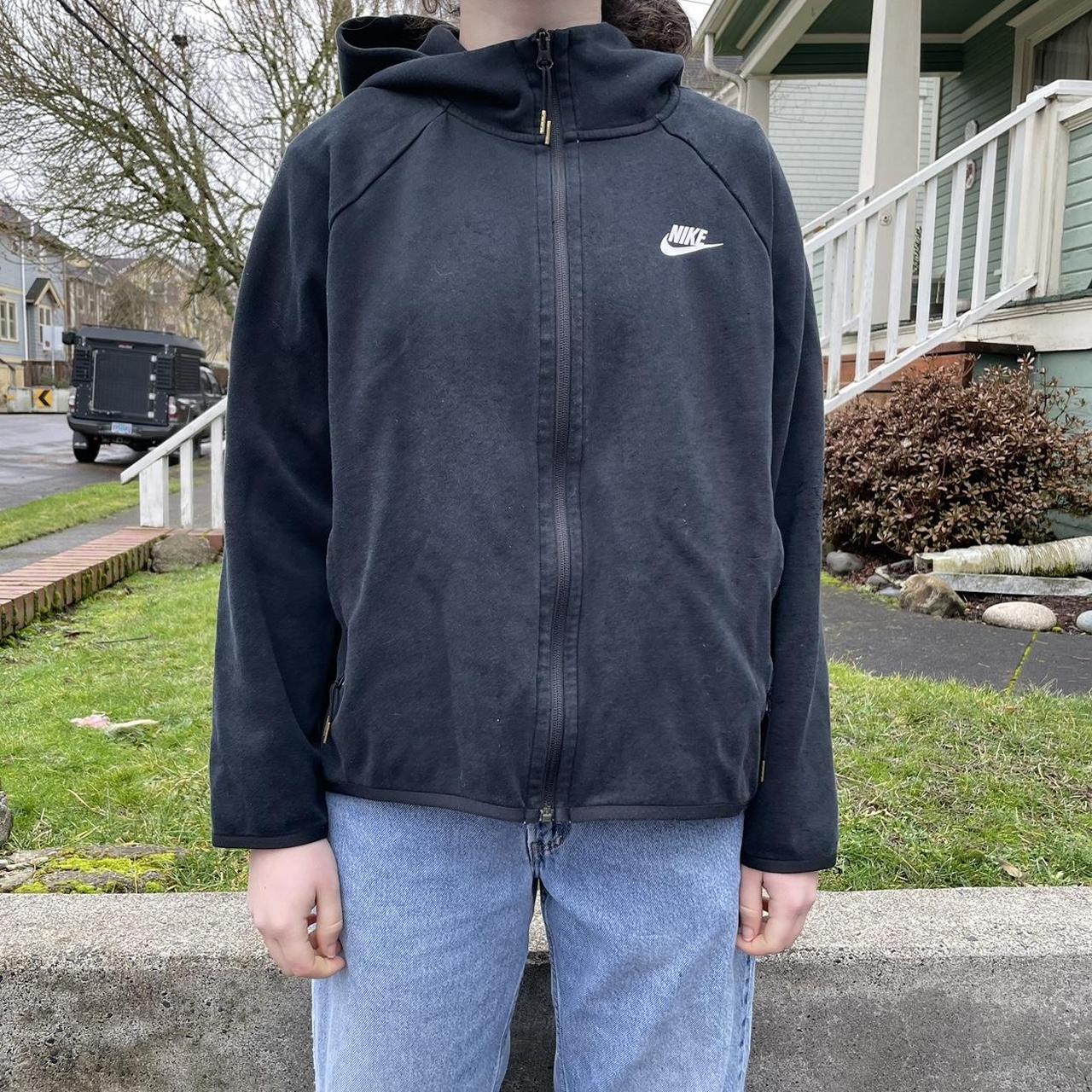 nike black cropped zip up hoodie