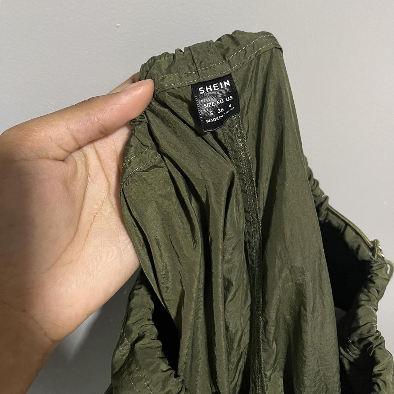 Lightweight army green parachute pants Worn... - Depop