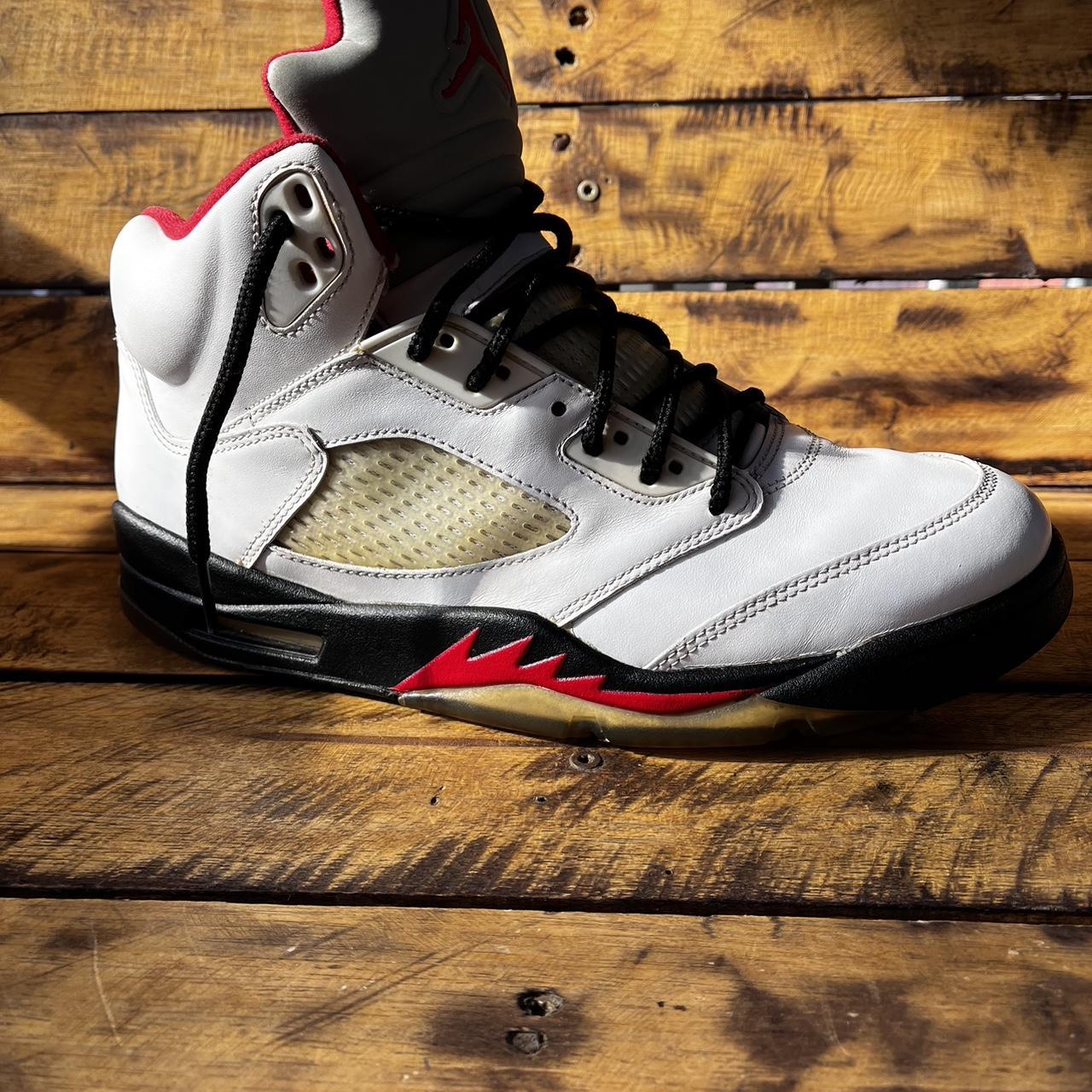 jordan 5 one red one yellow