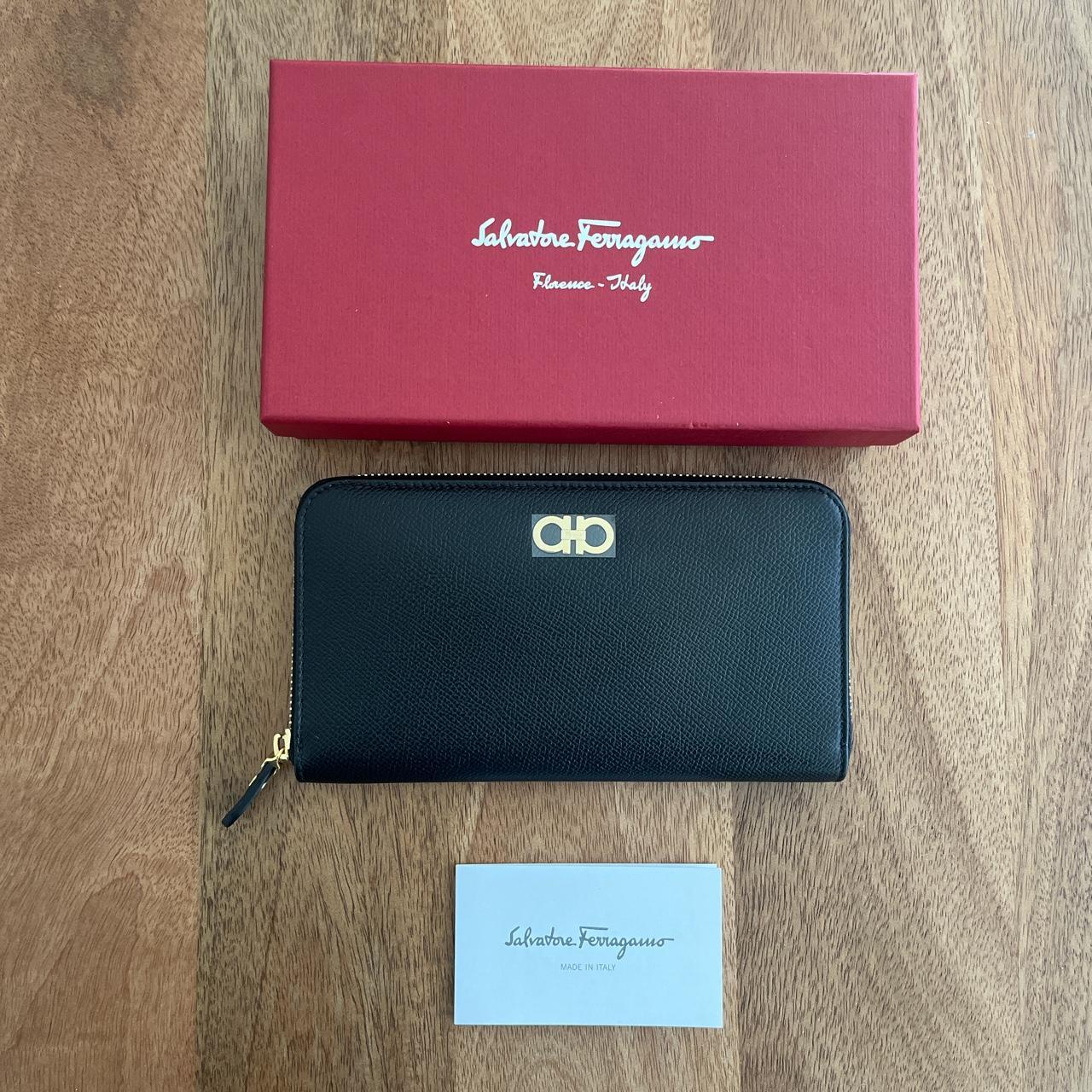 Ferragamo nero pebble calf wallet best sale