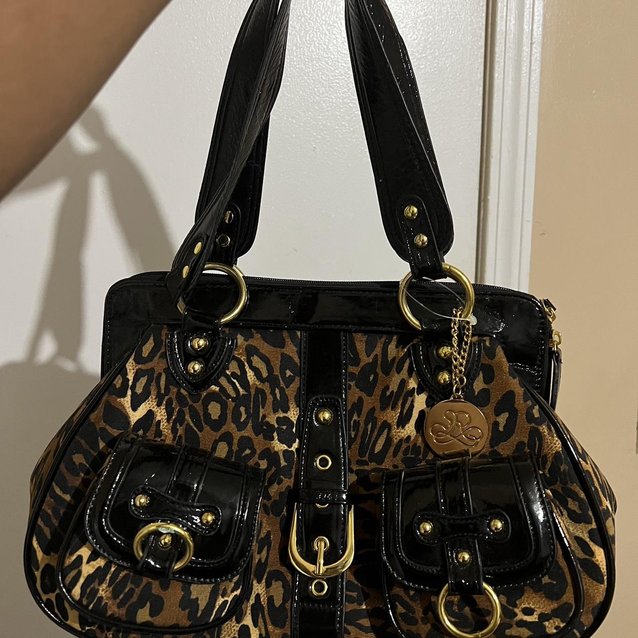 Black and gold purse with pretty strap - Depop