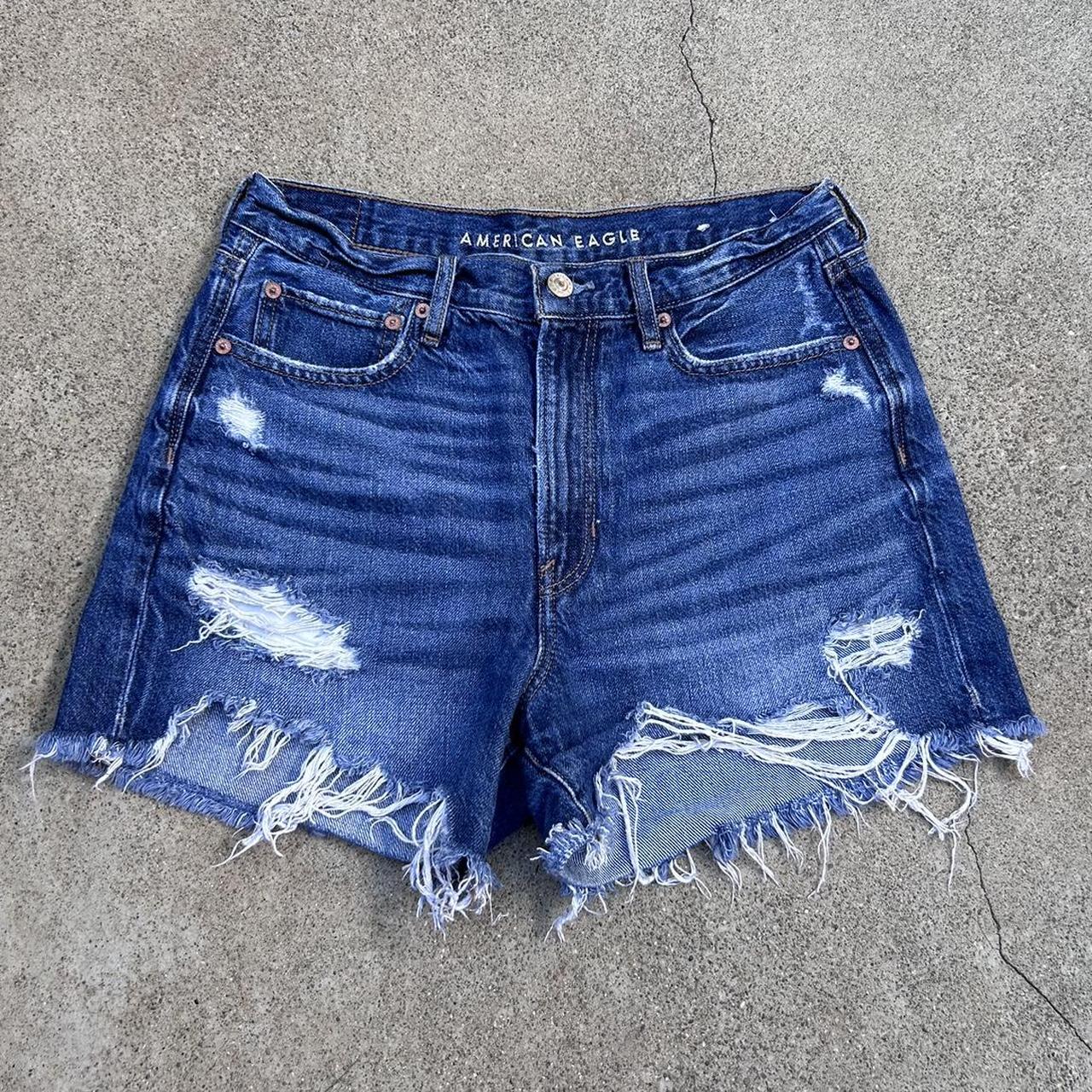 American Eagle 90’s Boyfriend Shorts Size 6... - Depop