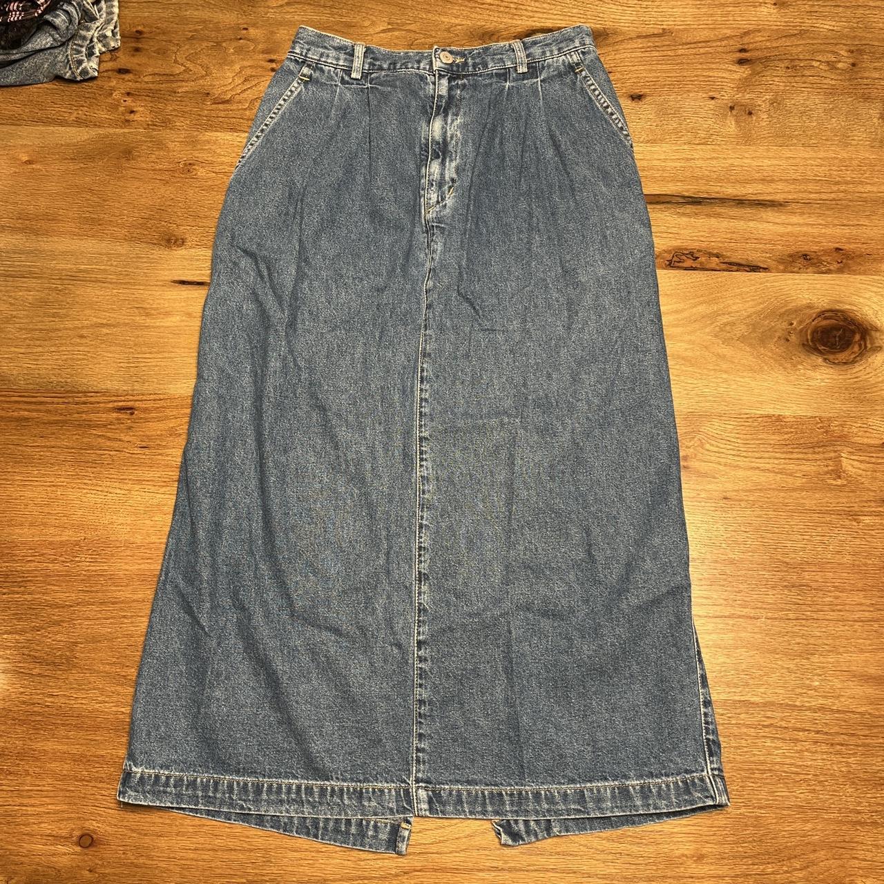 Denim skirt with slit Size 8, 13.5” laying flat - Depop