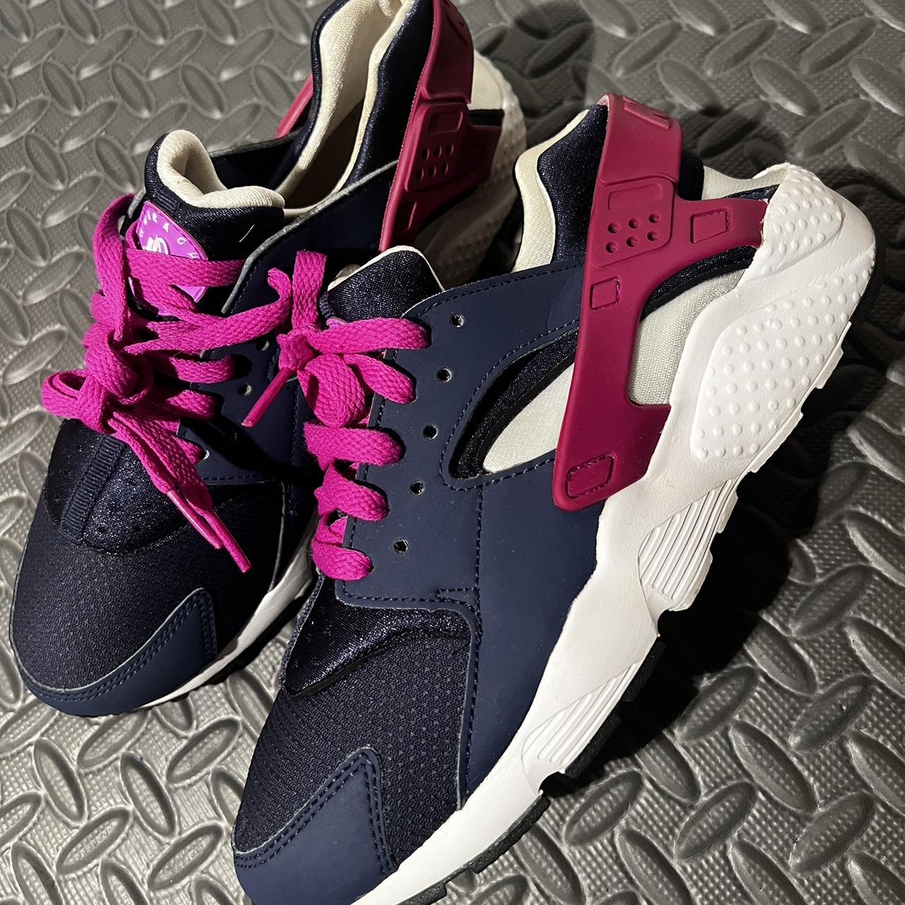 CLEAN Nike Air Huarache Run Navy Pink size 8.5