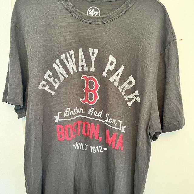 Boston Red Sox flannel T-shirt with elastic waist - Depop