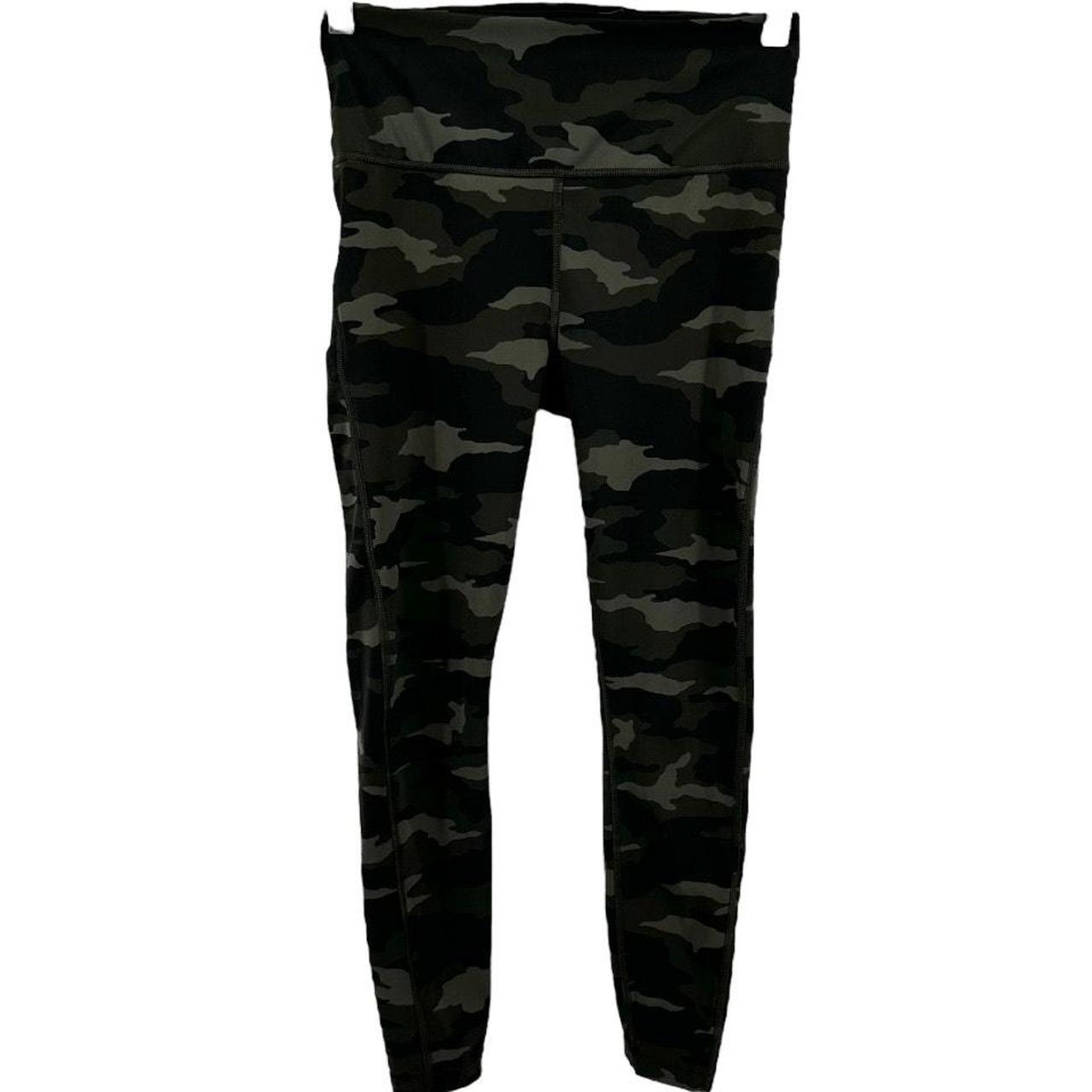 Athleta ultimate stash shops pocket camo 7/8 tight leggings