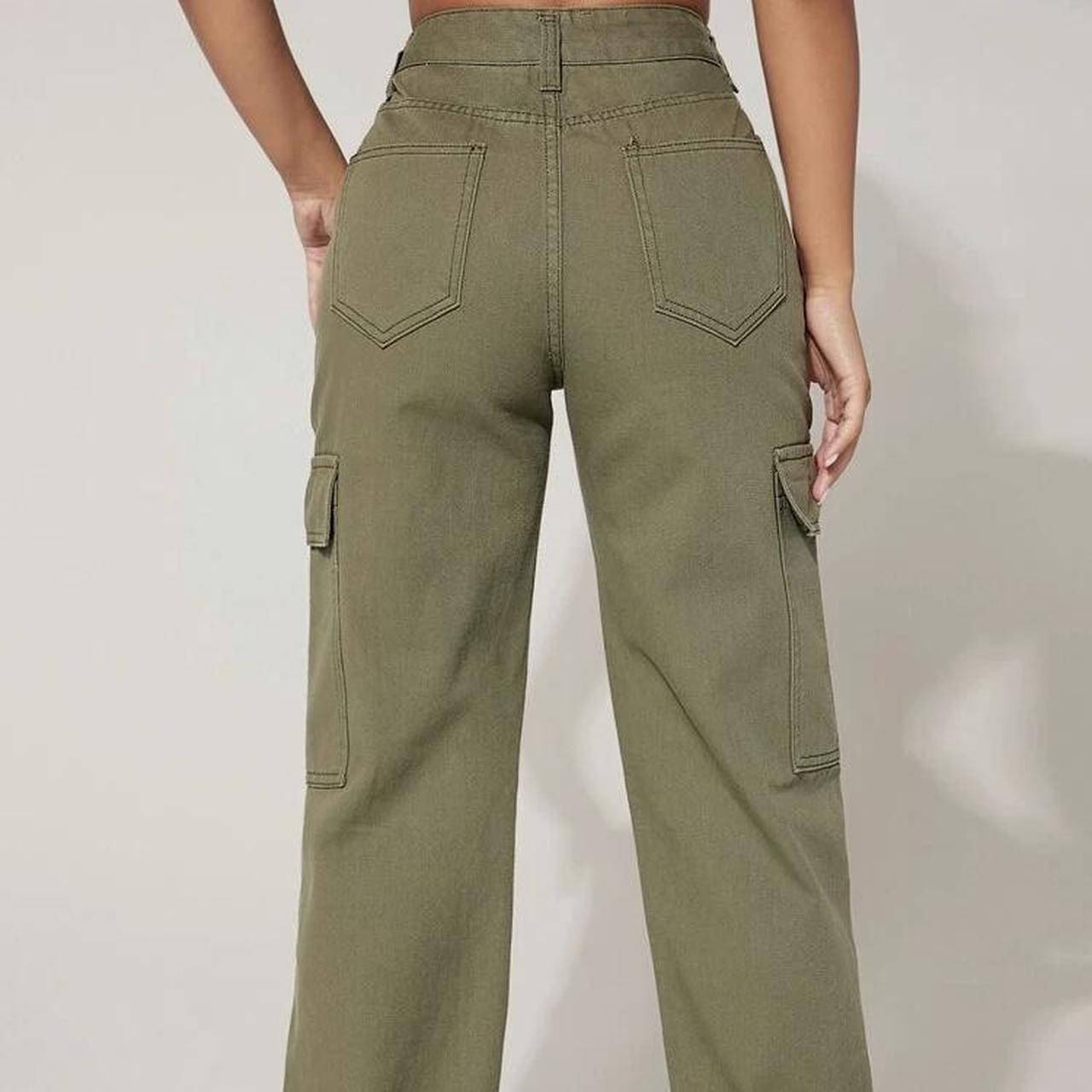 Green petite cargo pants - Depop