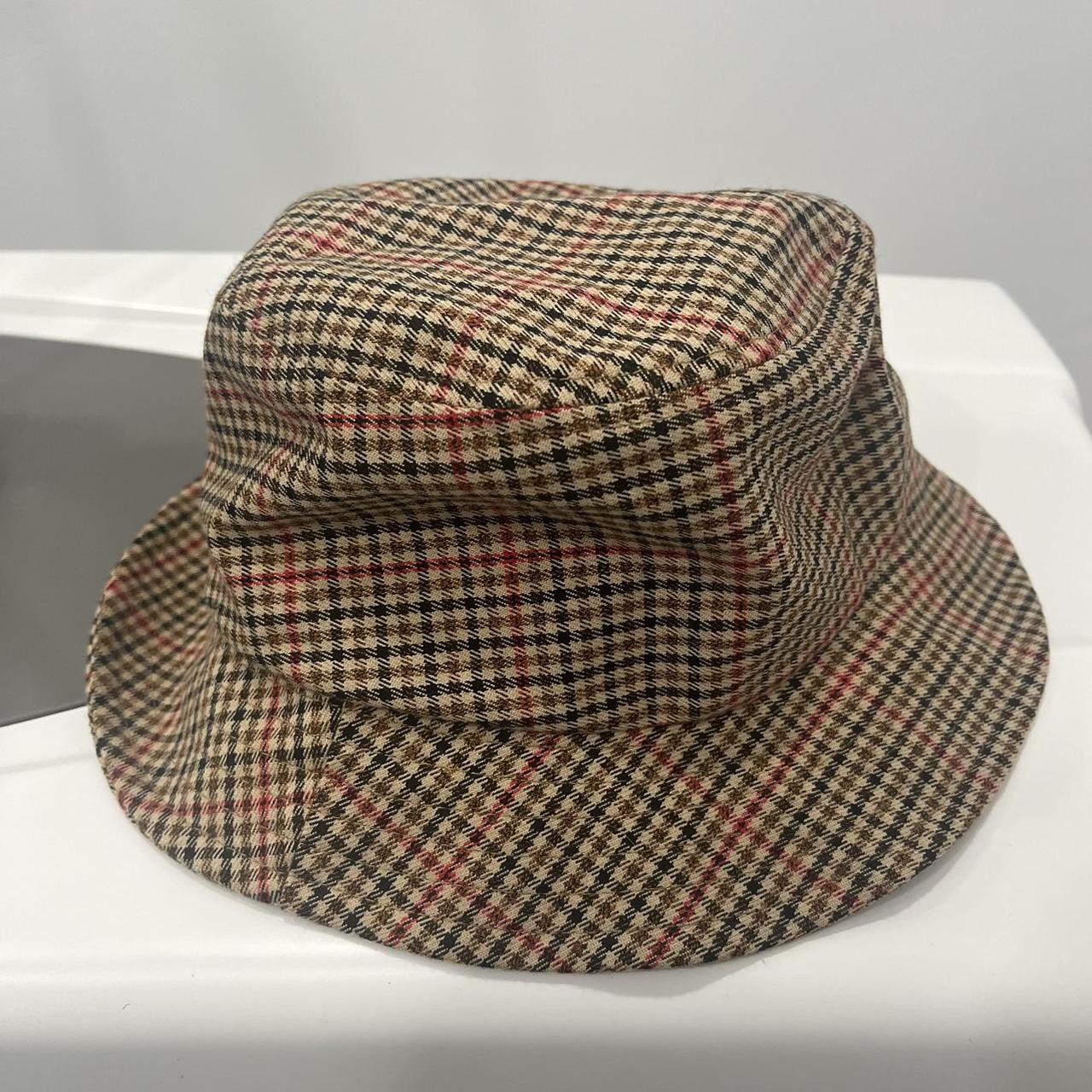 Burberry hat outlet depop