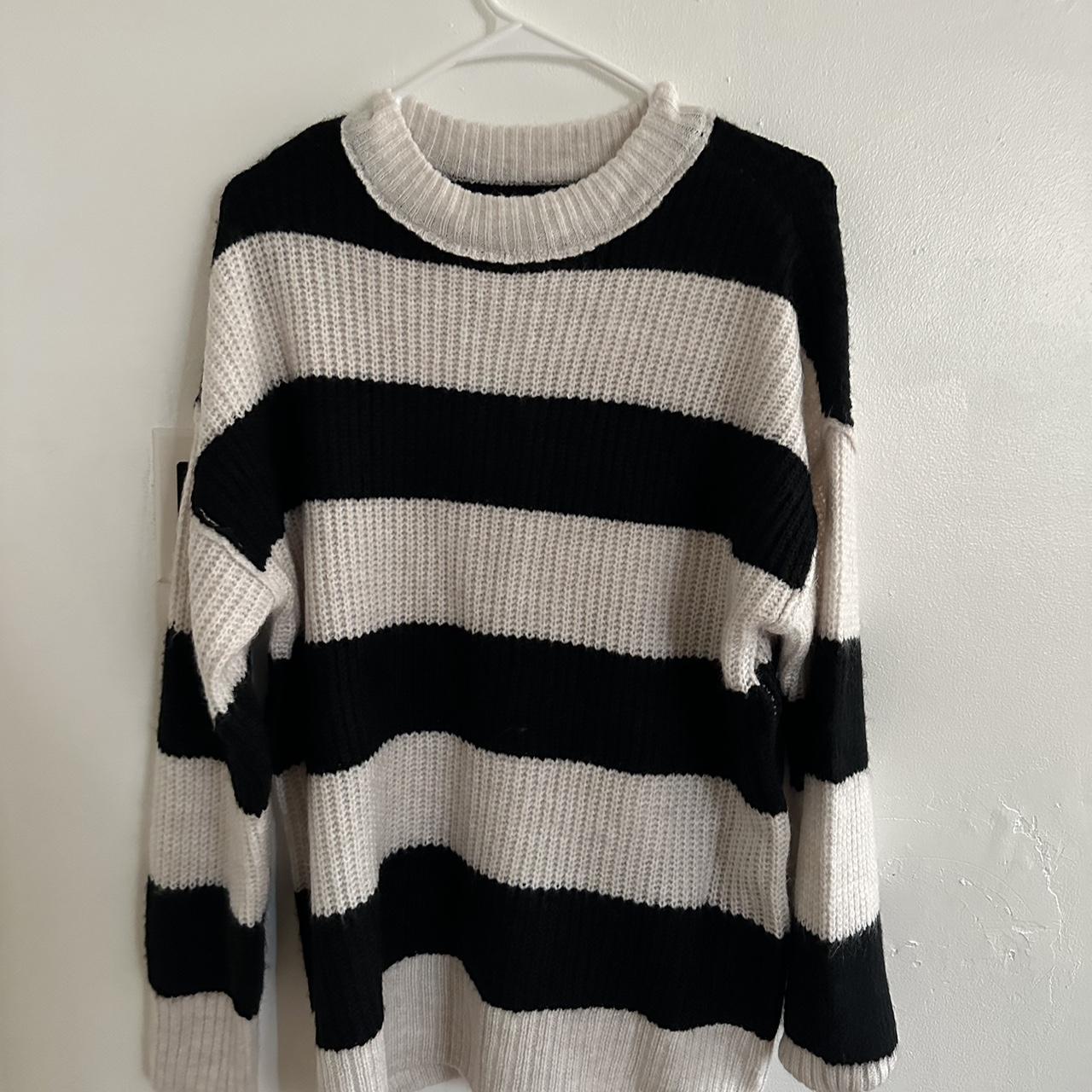 oversized black and white crewneck! - Depop