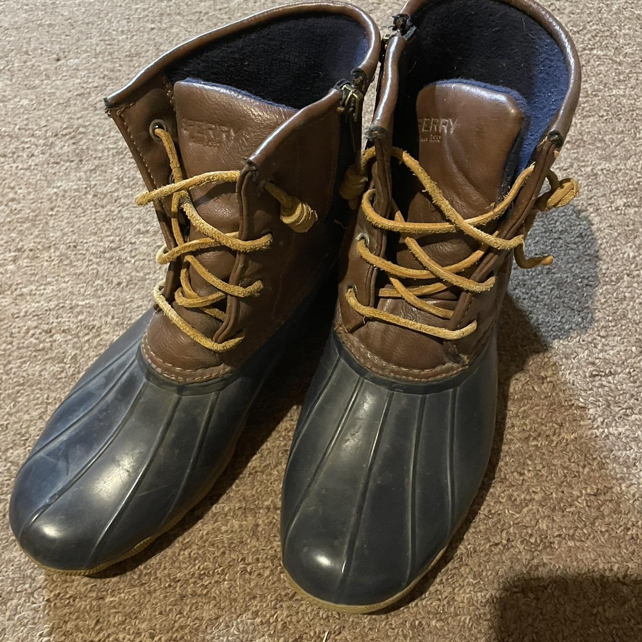 Blue hot sale sperry boots