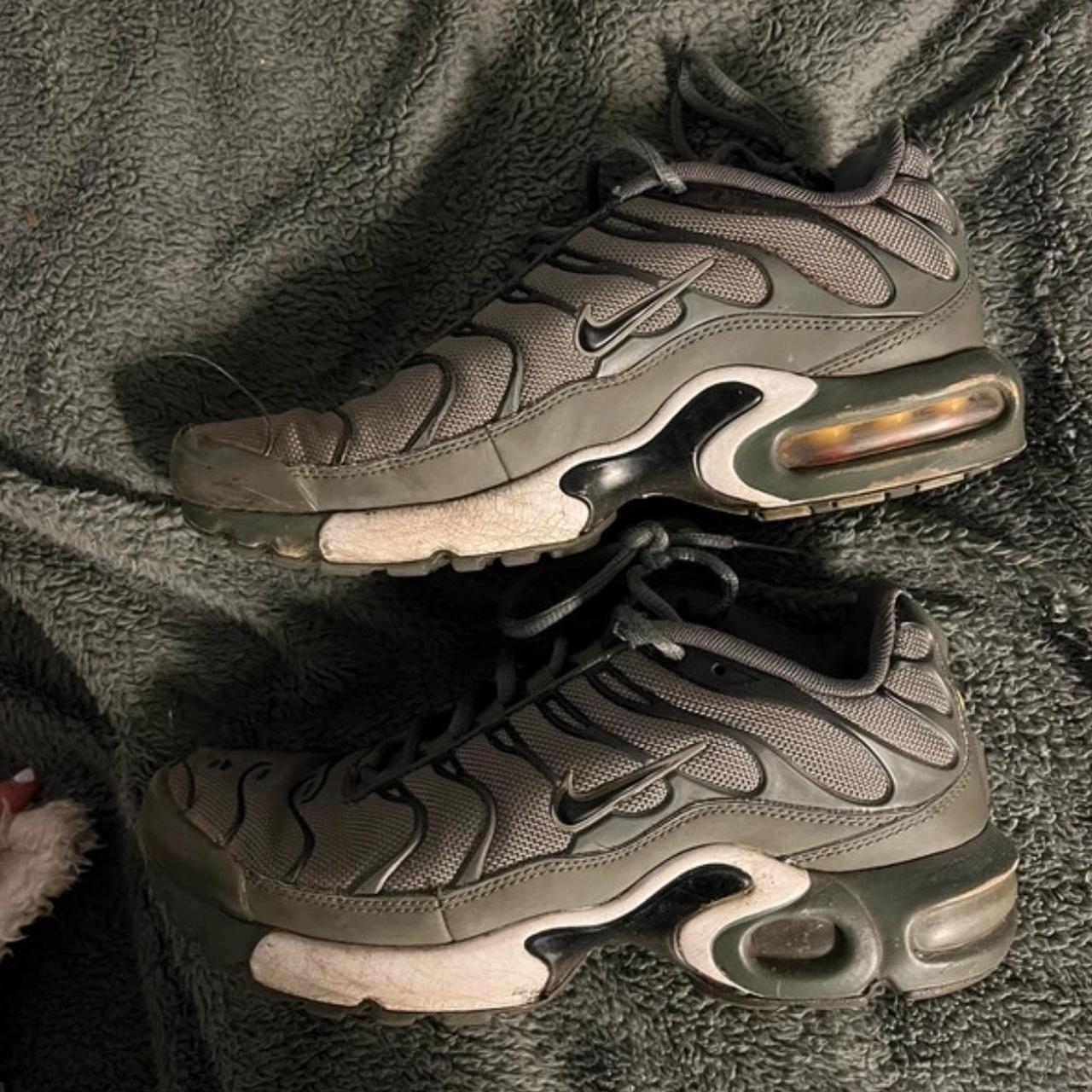 Green Nike tns Front design coming off a bit but... - Depop