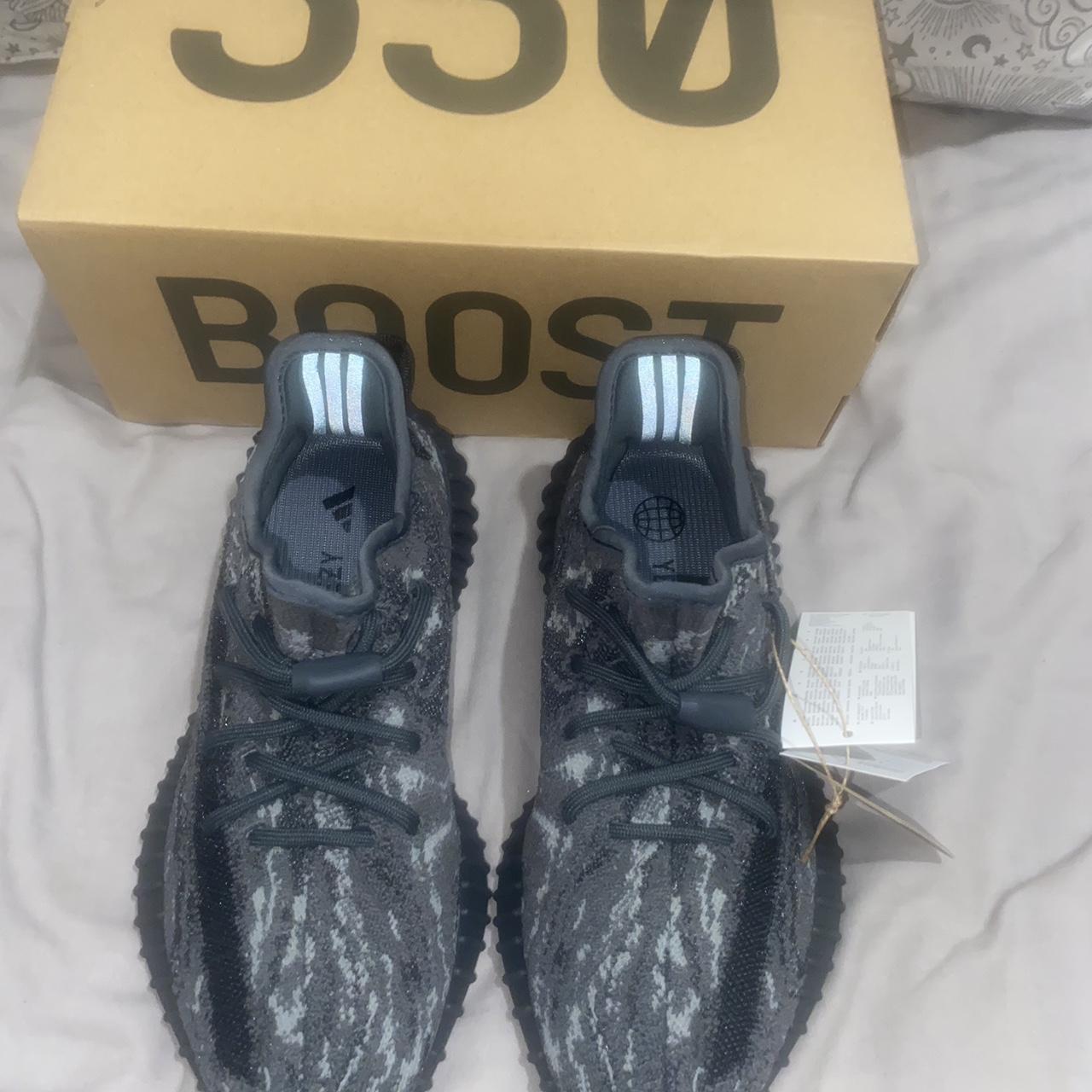 yeezy 200 black