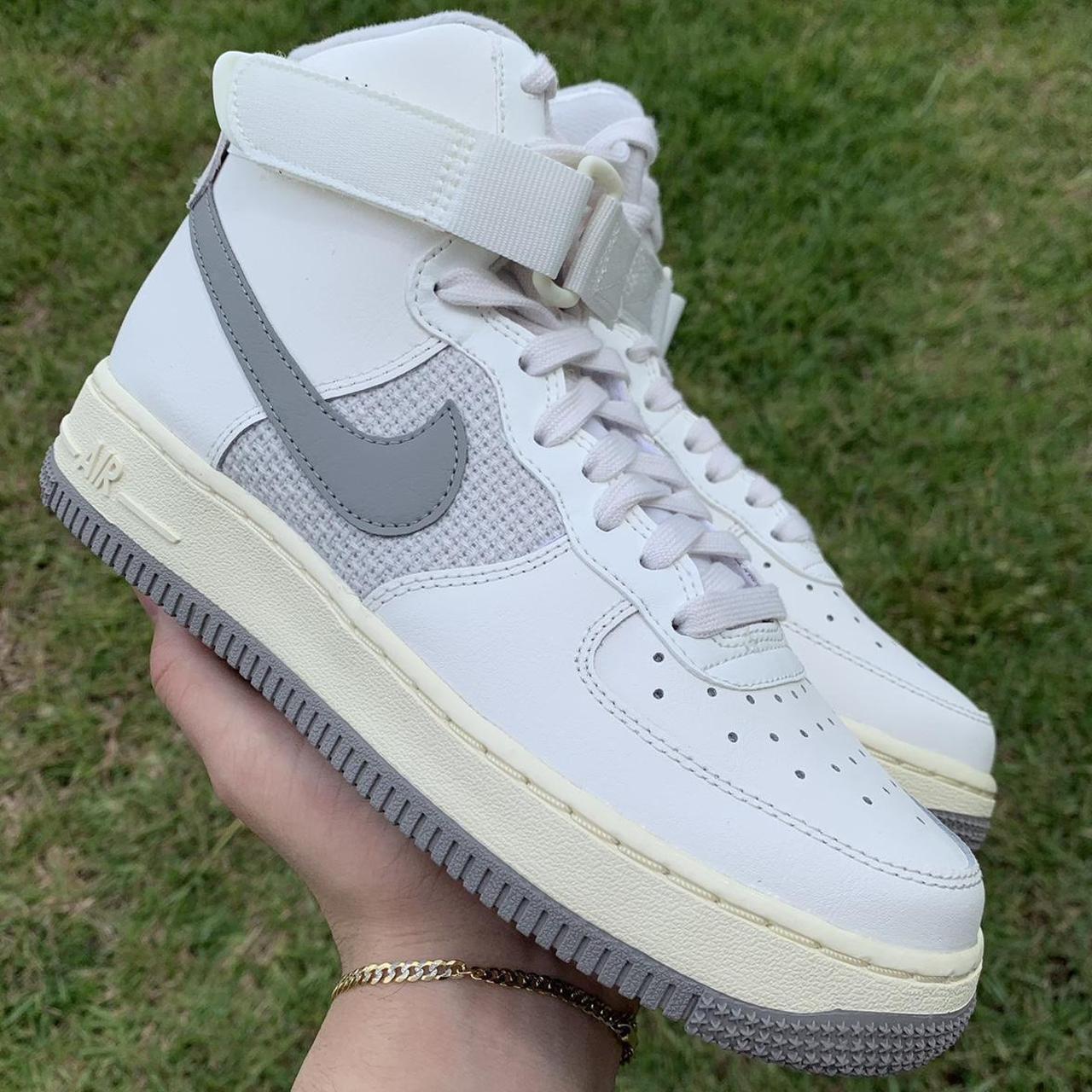 creme nike air force