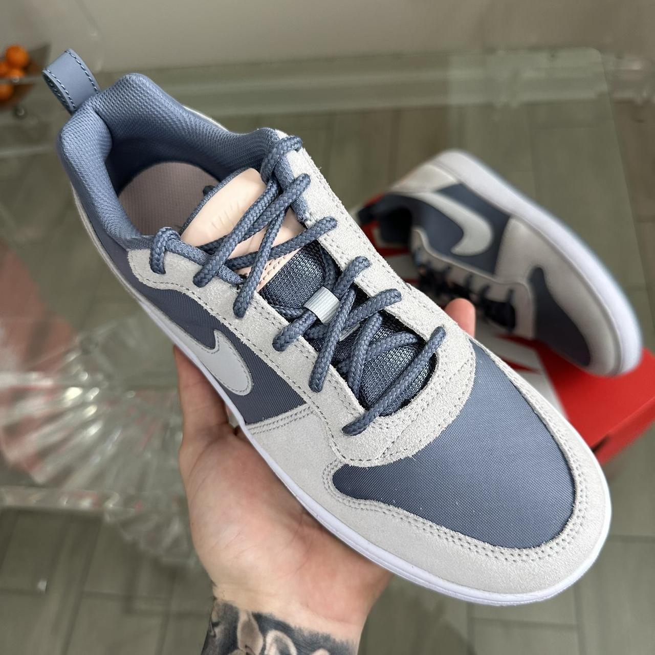 light blue nike trainers womens