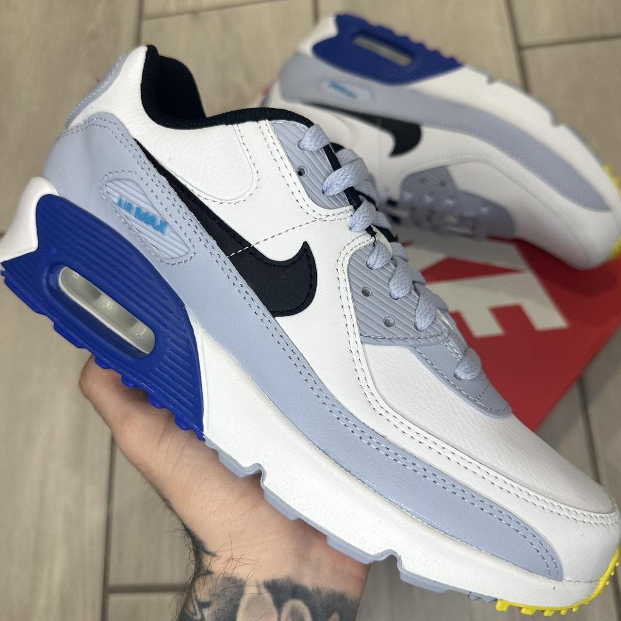 Nike Women's White and Blue Trainers | Depop