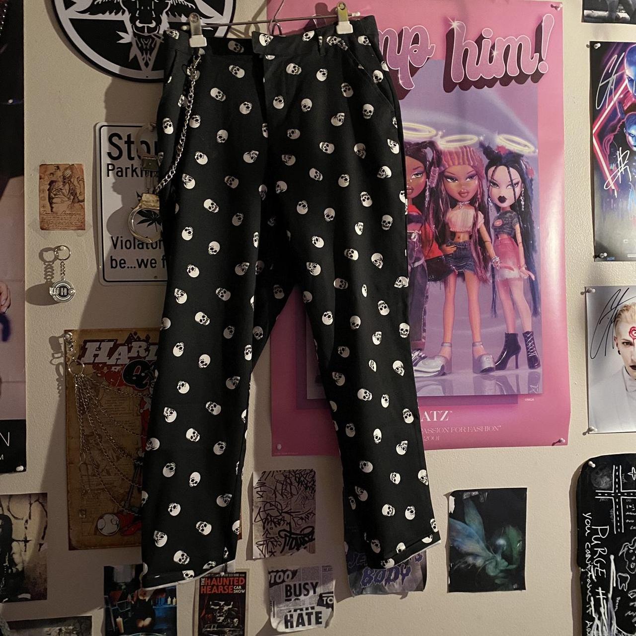 skull pants from hot topic button missing but it - Depop