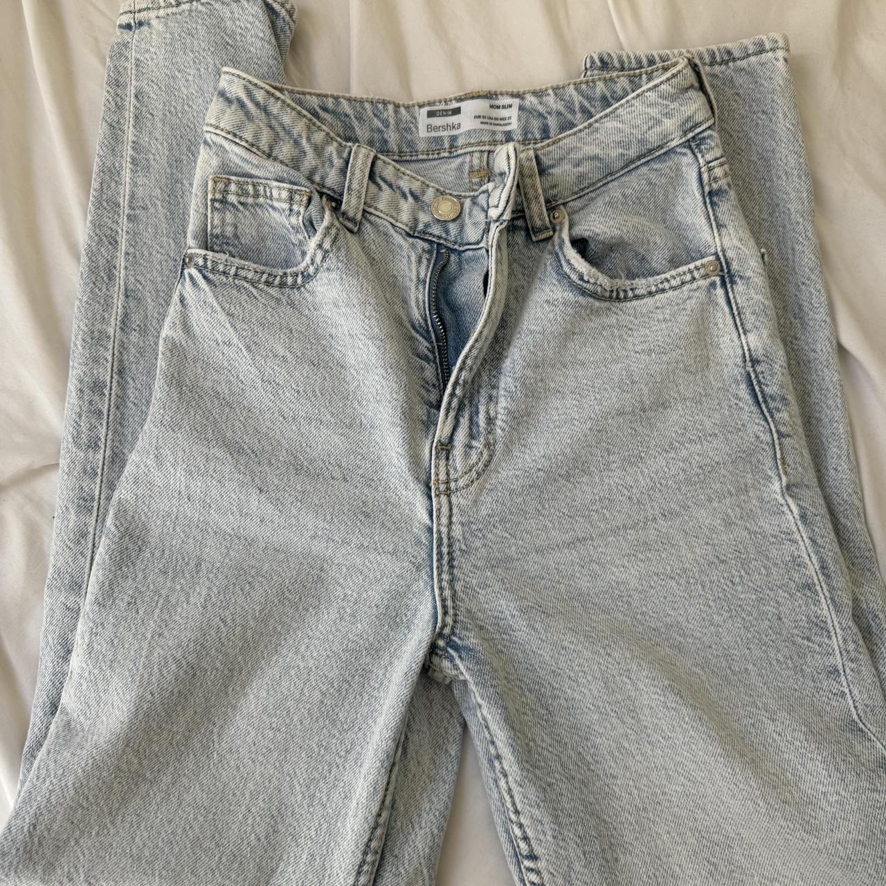 Bershka ripped-mom-jeans - Depop