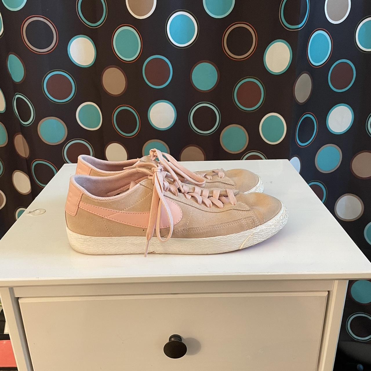 mens pink nike trainers