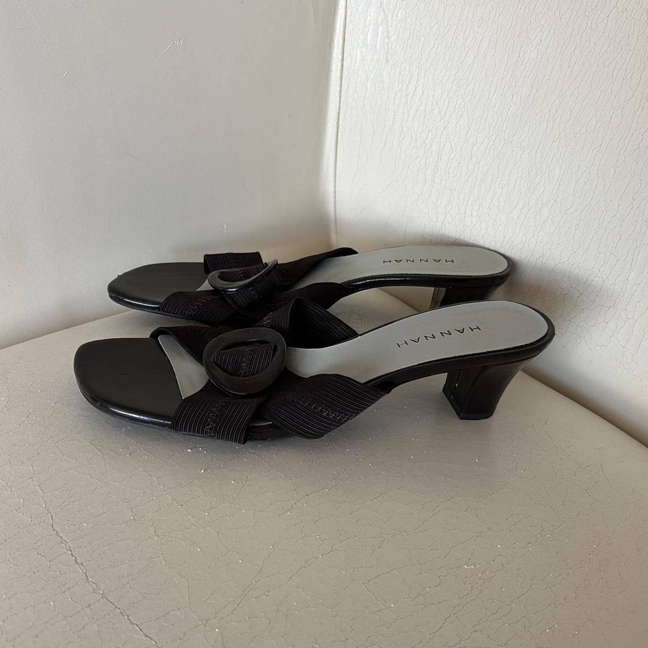 Y2k brown kitten heels square toe Size 8 minor... - Depop