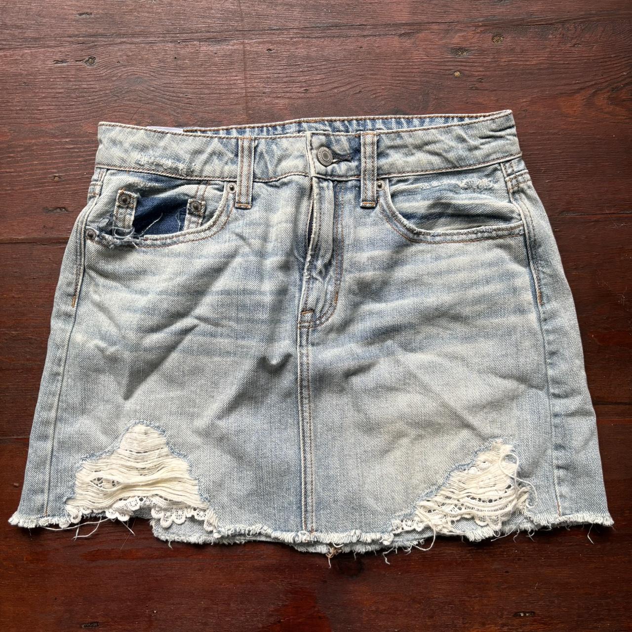 American Eagle ripped jeans! Love these for beach - Depop