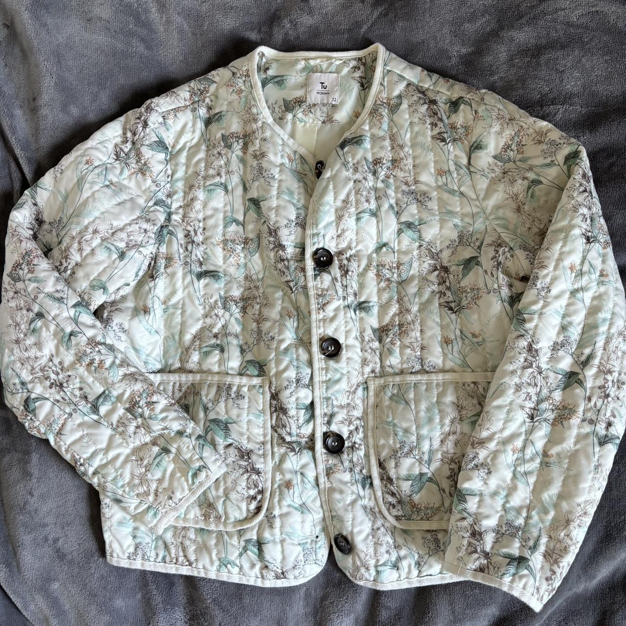 Vintage Sainsburys TU ladies floral pattern quilted... Depop