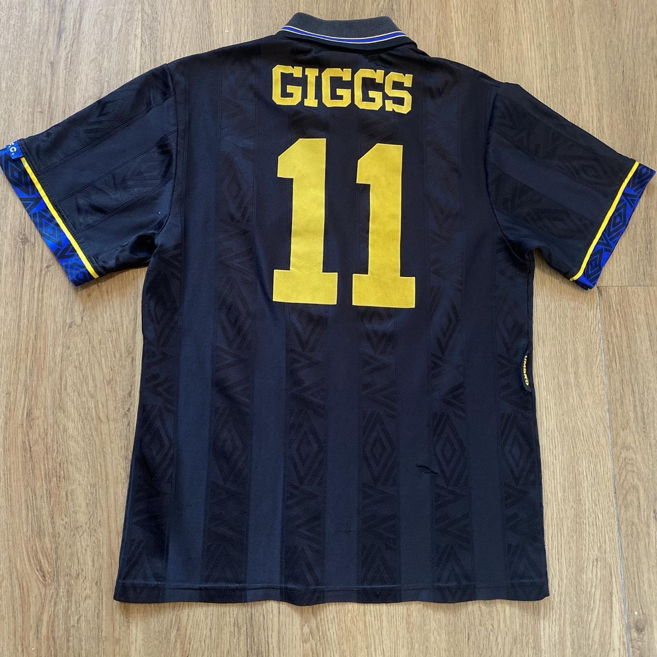 ウェア 90s Umbro vintage Black Football Shirt 90s Umbro vintage Black Football Shirt