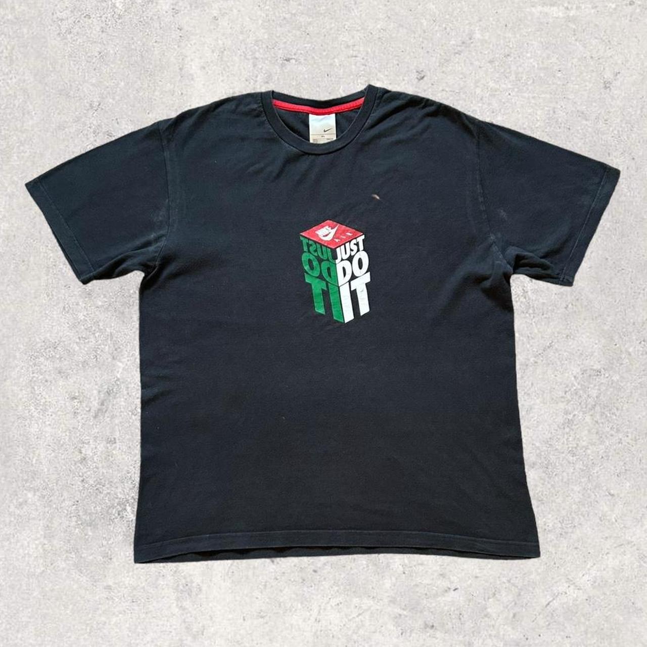 nike middle logo t shirt