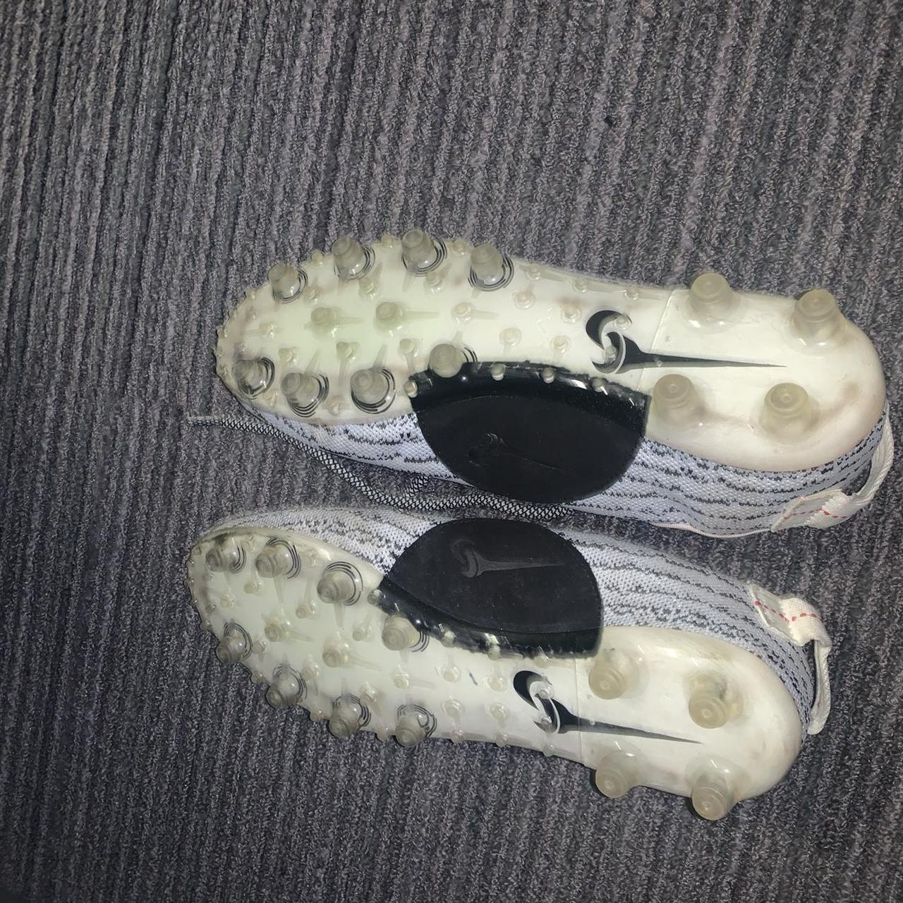 mens soccer cleats size 10