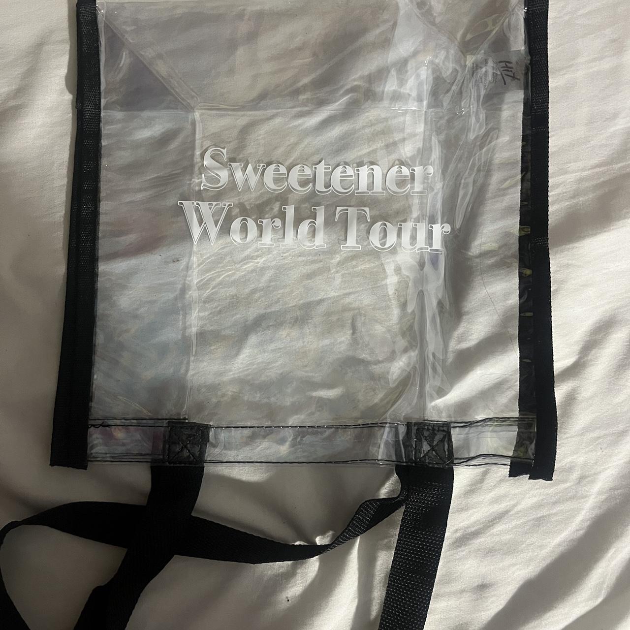 Clear bags only at Ariana Grande concert in Edmonton - Edmonton