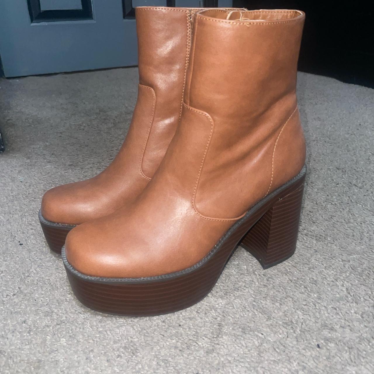 Boots size-8 - Depop