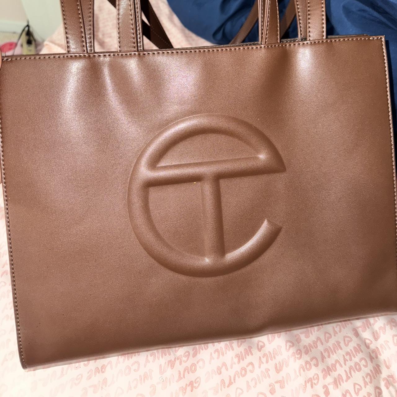 item listed by adelserie