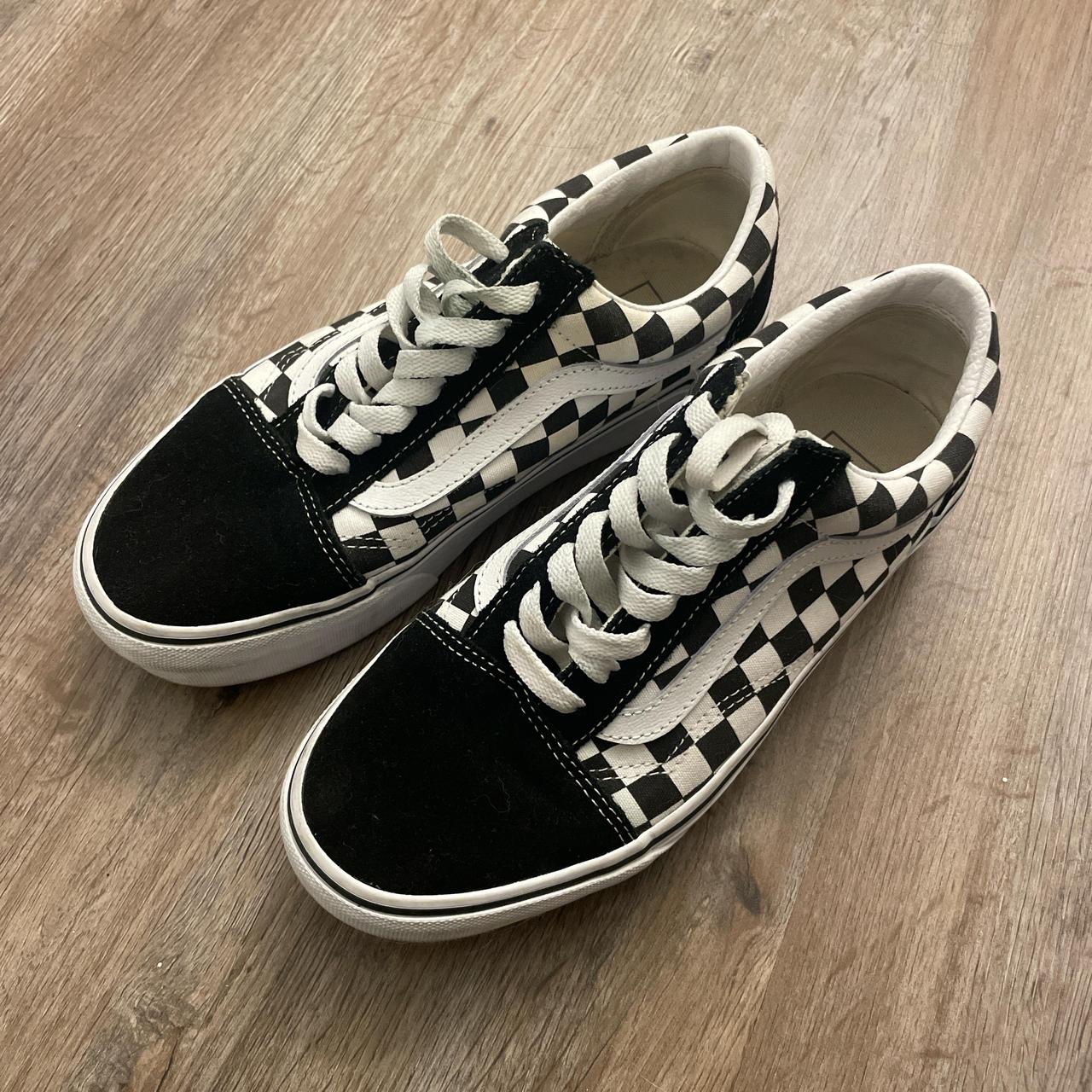 Black fashion checkered low vans