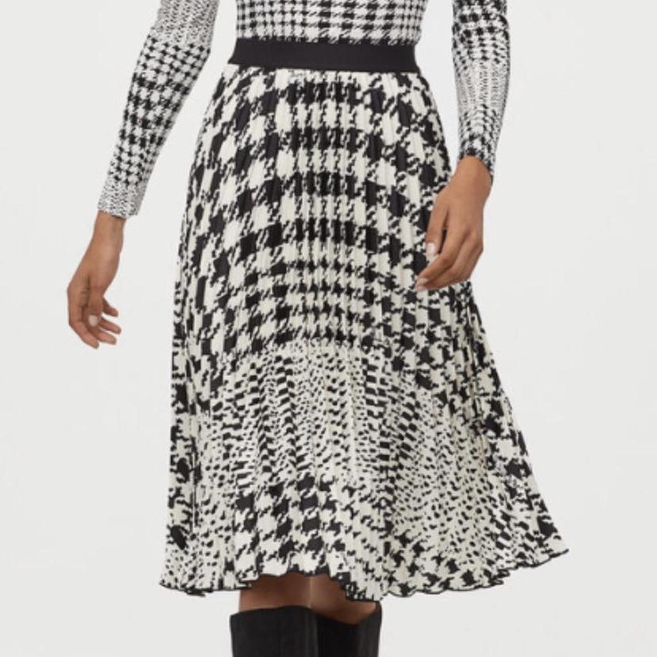 Stunning H M x Richard Allan pleated skirt Midi