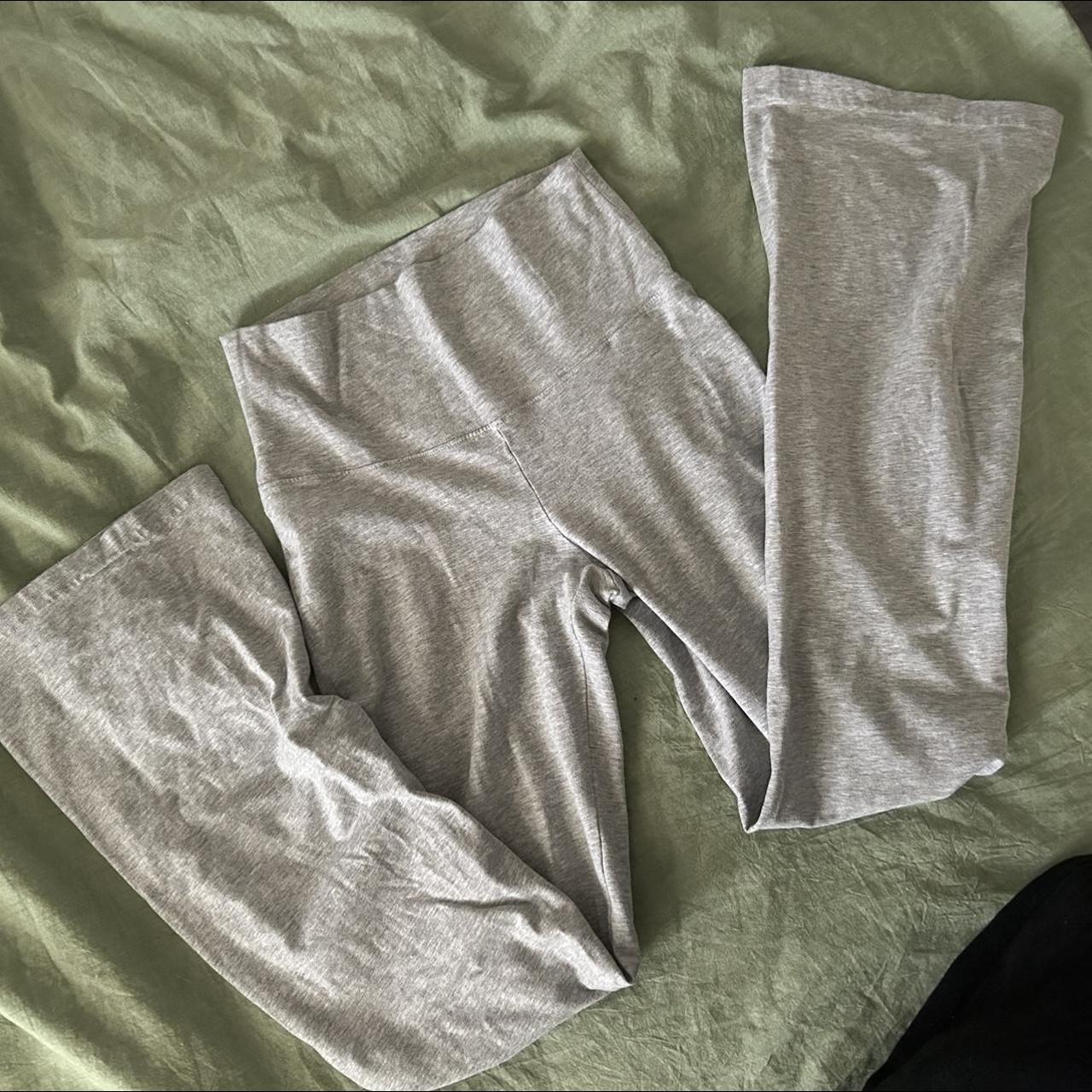 PRICE FIRM!! TNA Aritzia grey flared leggings/yoga... Depop