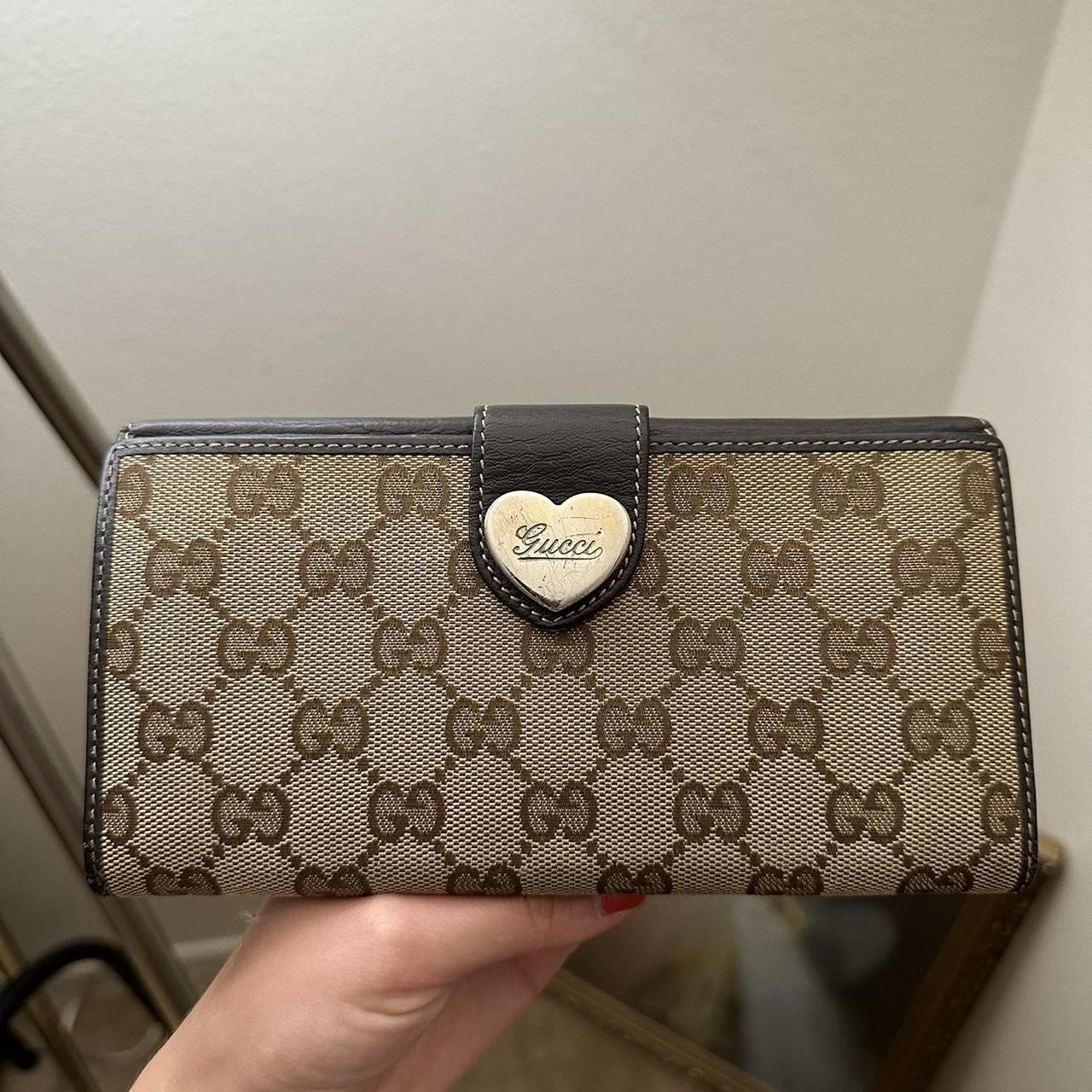 Vintage Gucci Wallet! , It’s in good condition! The...