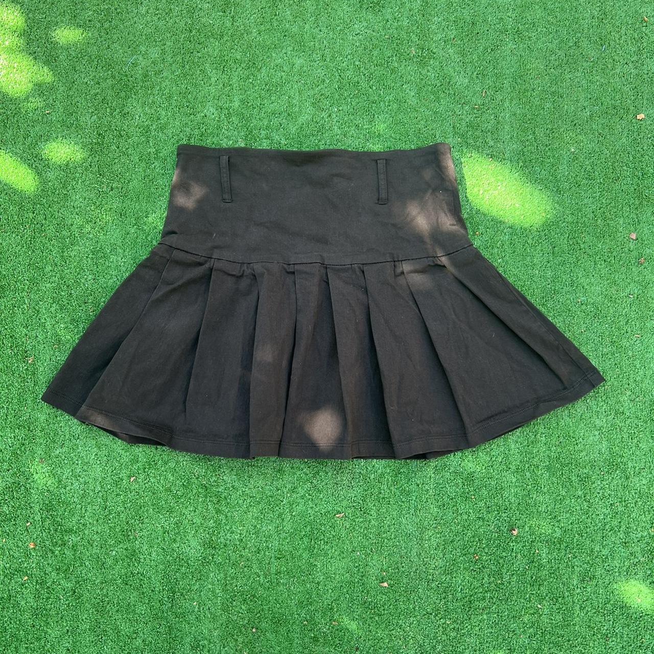 Black pleated skirt ♡ The material is a bit stiff... Depop