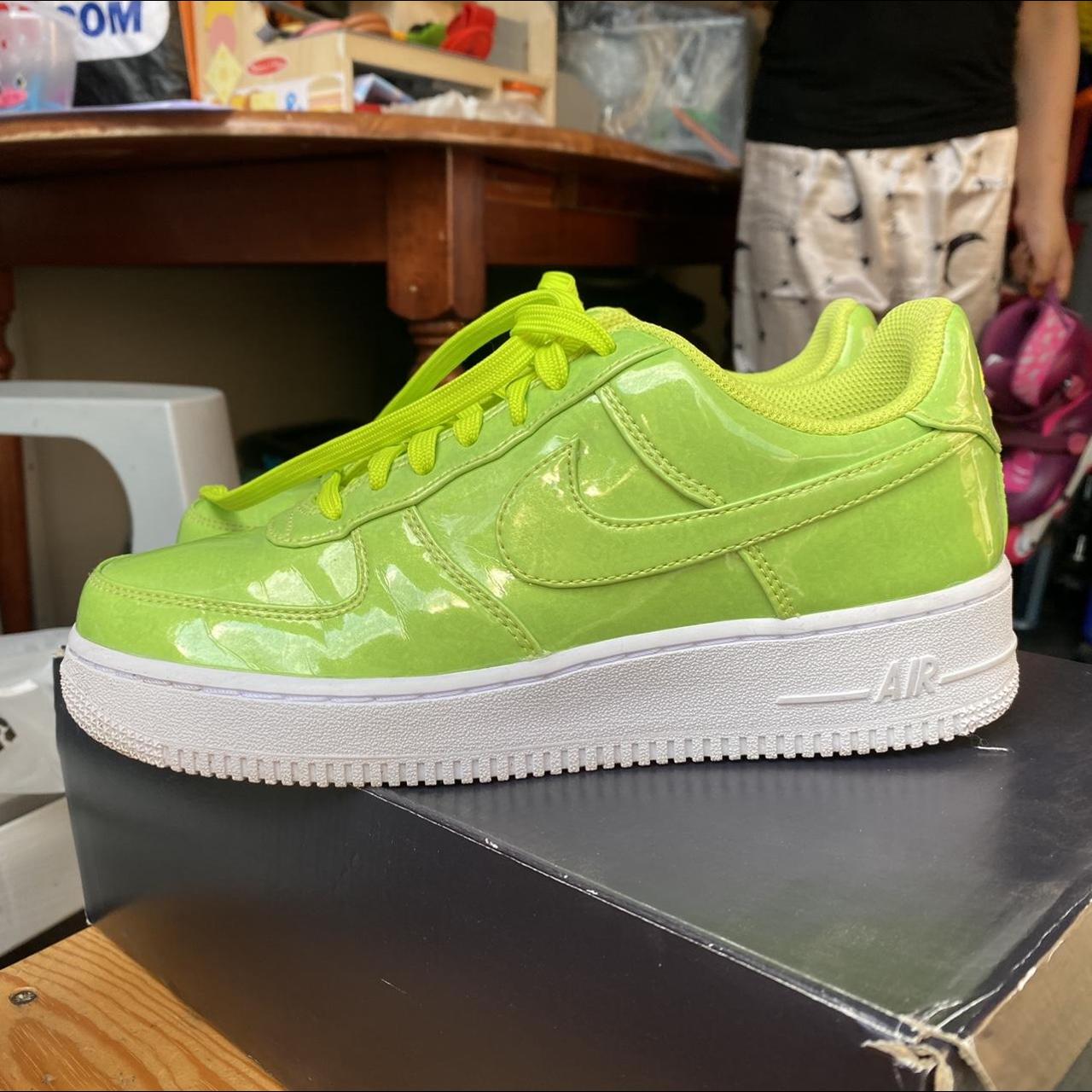 Nike air force 1 lv8 uv volt best sale