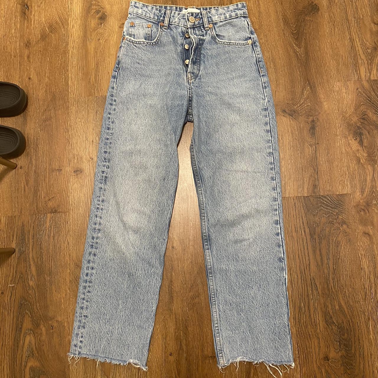 cutest straight leg zara jeans size 2 but fits a bit... - Depop