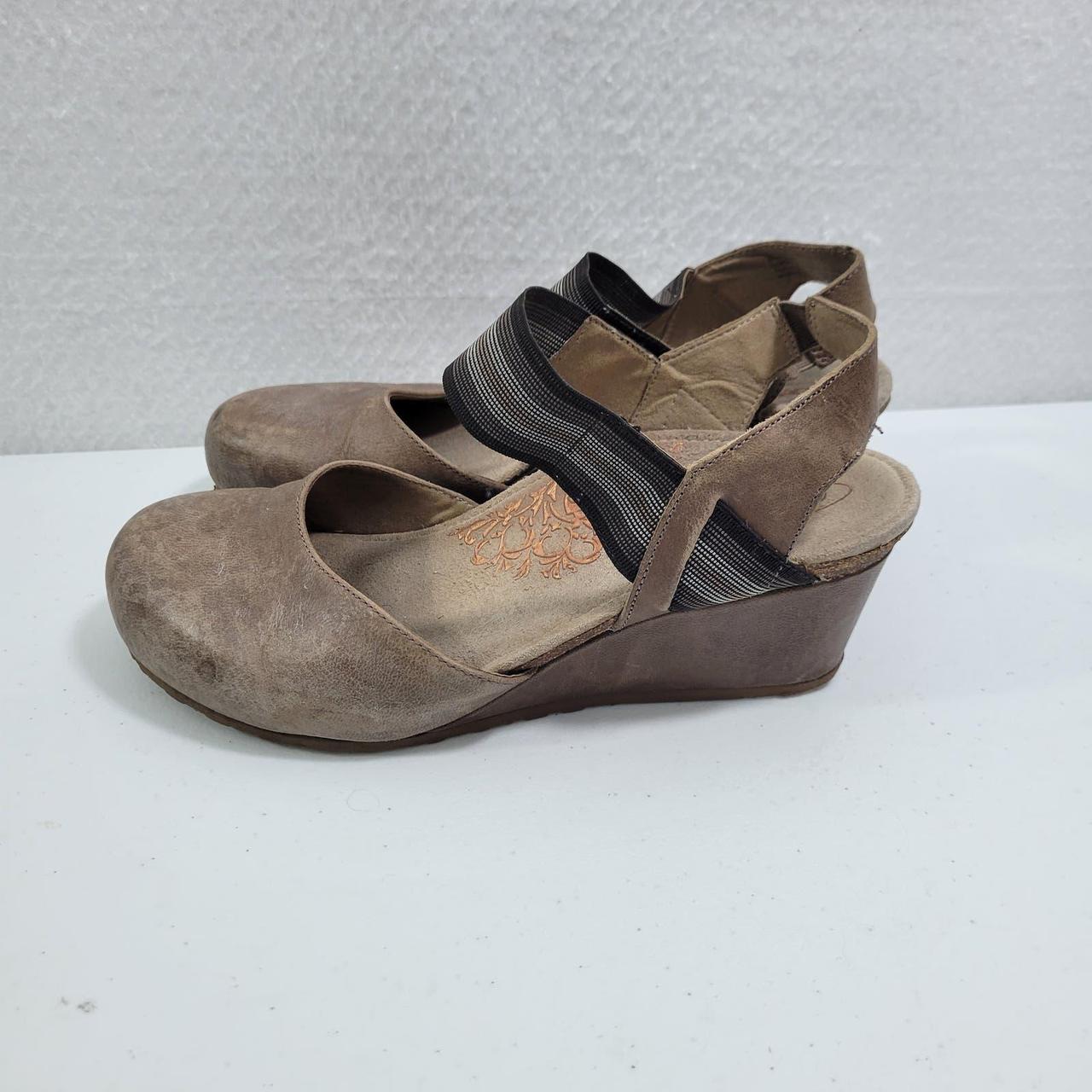 Aetrex Women's Mary Jane Tan Comfort Shoes Size 10M ... - Depop