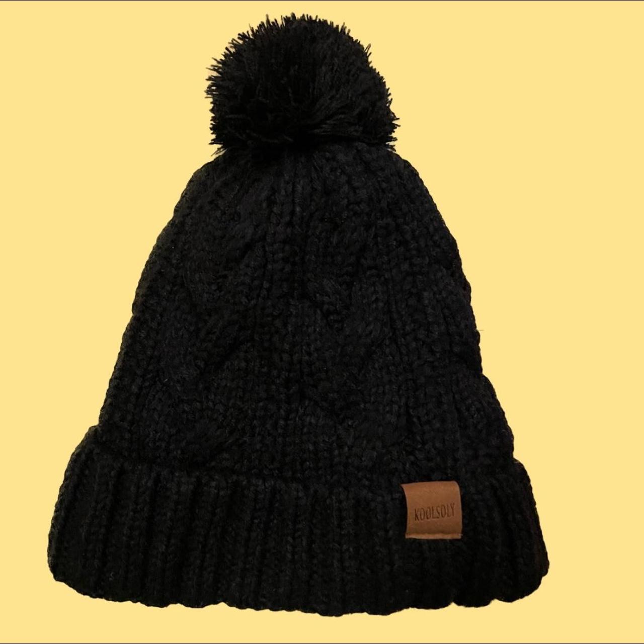 black knit pom pom beanie •never worn •super warm - Depop