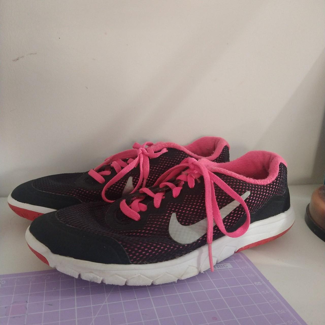 neon nike trainers women