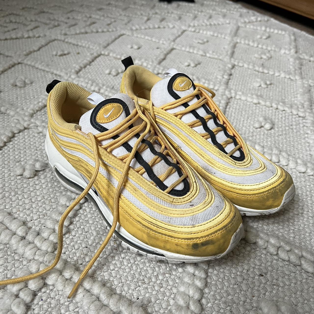 womens yellow nike trainers
