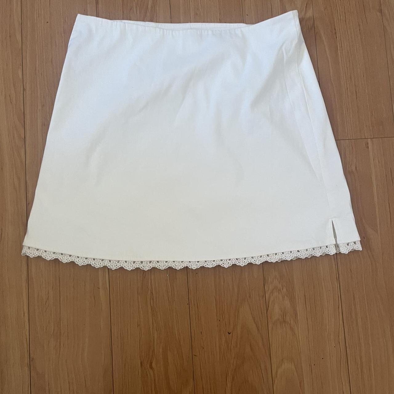 Long White Skirt with Lace: Feminine Looks That Never Fail