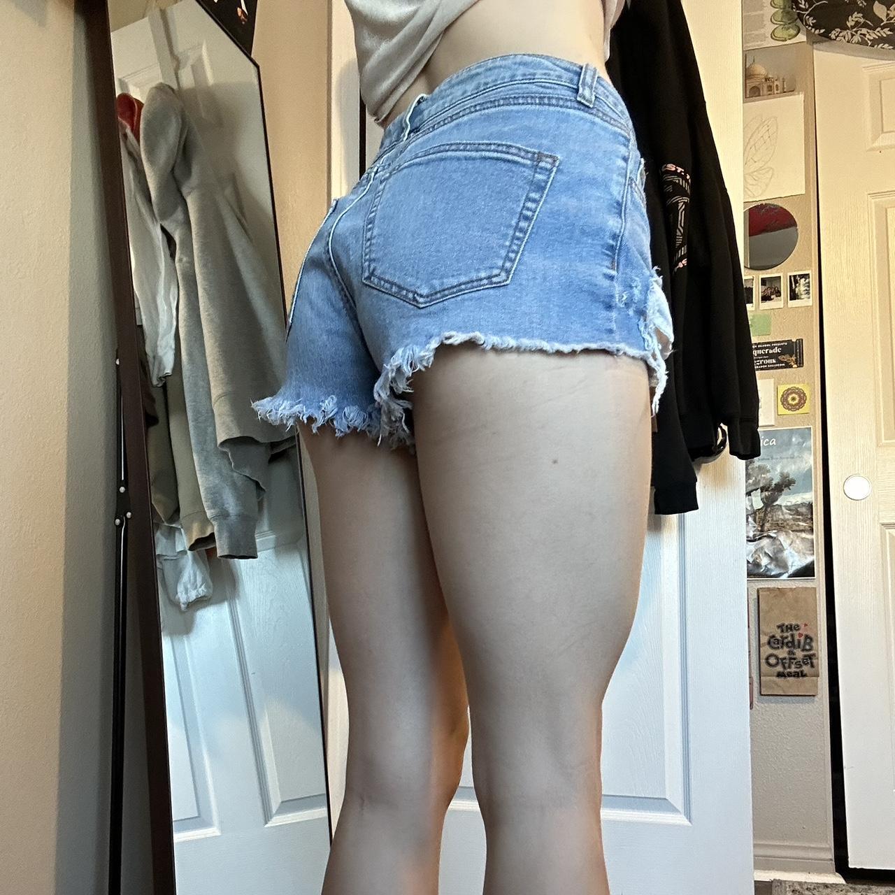super cute short shorts has a tie in the front - Depop